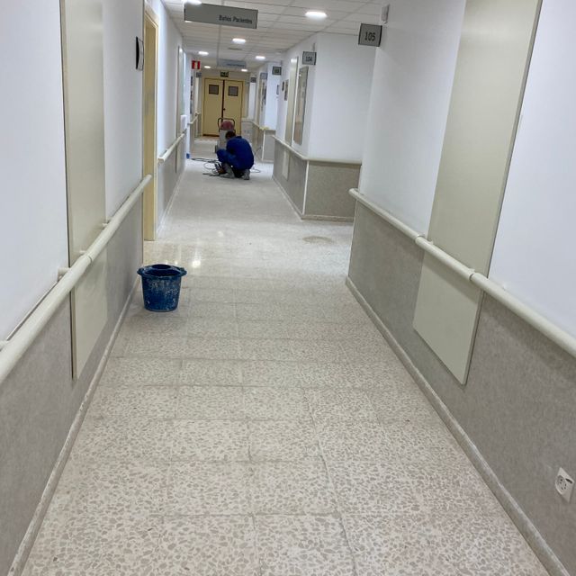 Interior de pasillo de hospital
